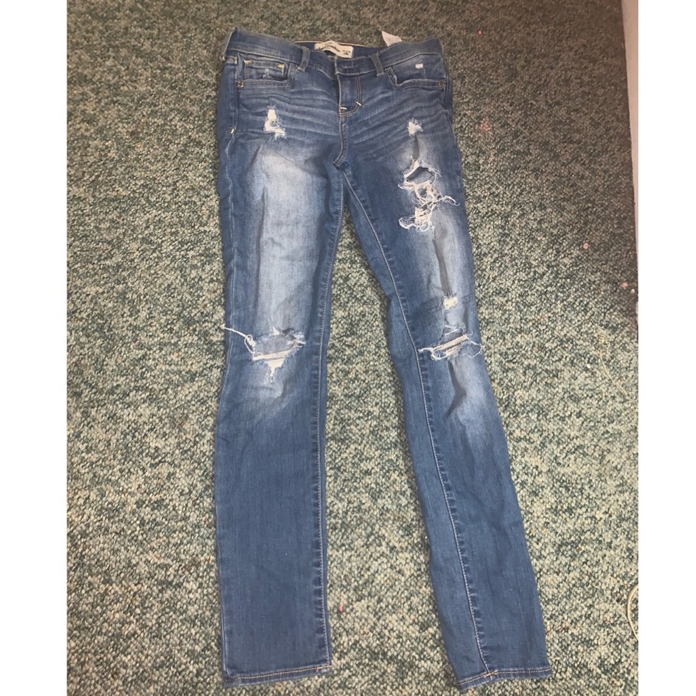 Ripped skinny jeans